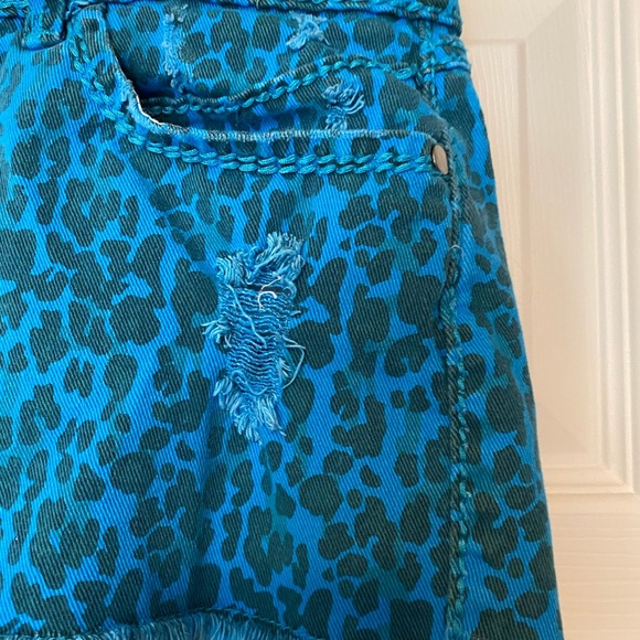 Turquoise Cheetah print fringe jean shorts - Picture 6 of 8